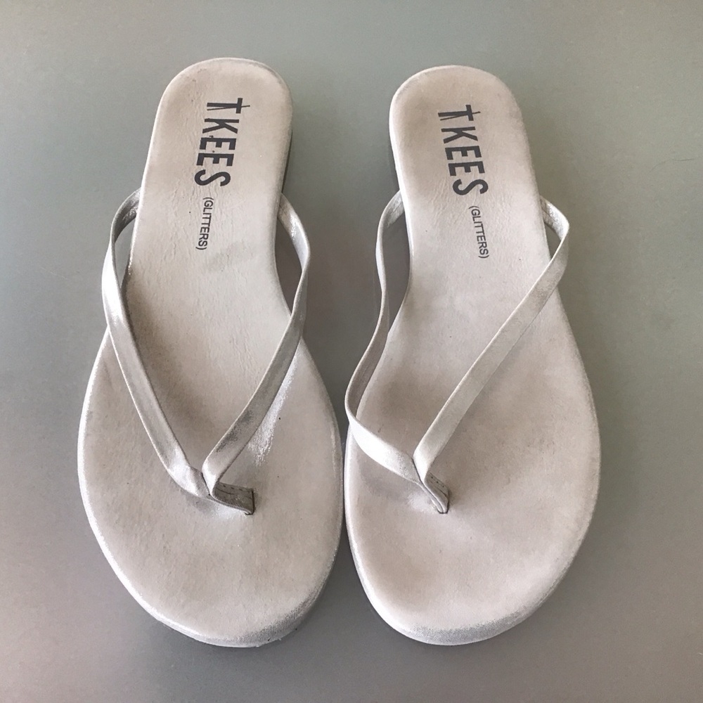 TKEES Gliiters Silver Metallic Cowhide Leather Flip Flops Sandals 40 9 EUC